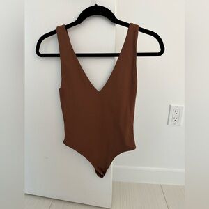 NWT Aritzia Babaton Contour V-Neck Bodysuit